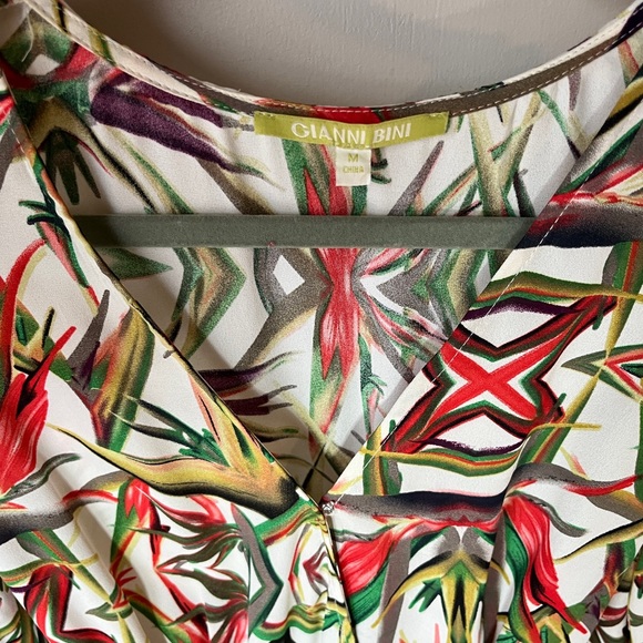 Gianni Bini Romper Birds of Paradise White Tropical | Size M | Worn Once | Rare - Picture 4 of 9